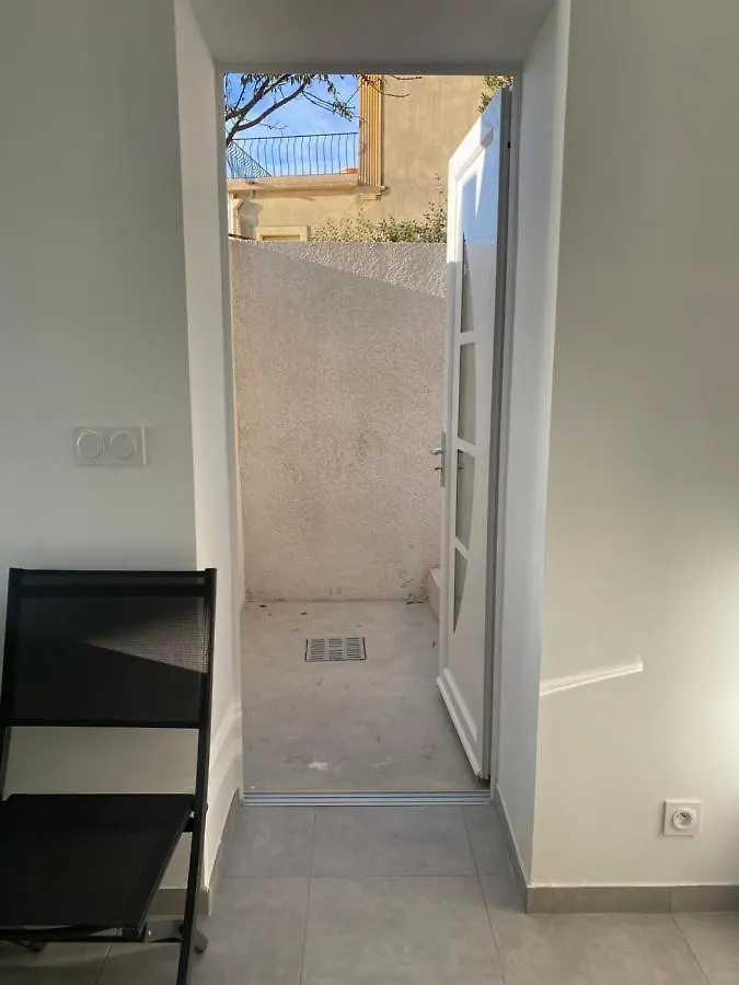 Appartement Splendide Studio Miramar Vue Mer Avec Terrasse Bandol