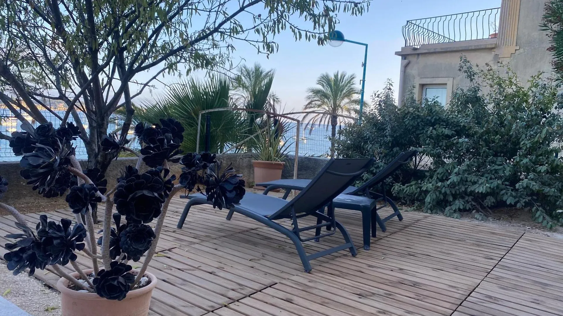 Appartement Splendide Studio Miramar Vue Mer Avec Terrasse Bandol
