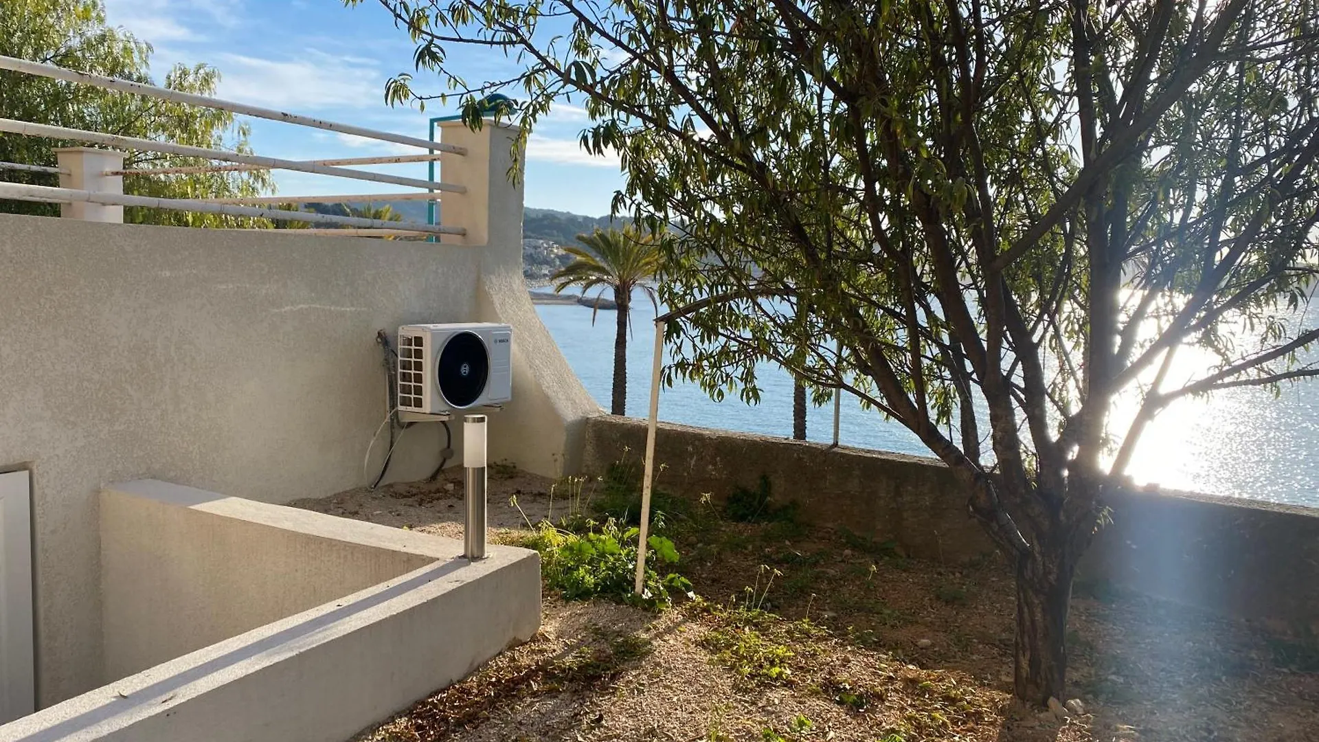 Apartment Splendide Studio Miramar Vue Mer Avec Terrasse Bandol France